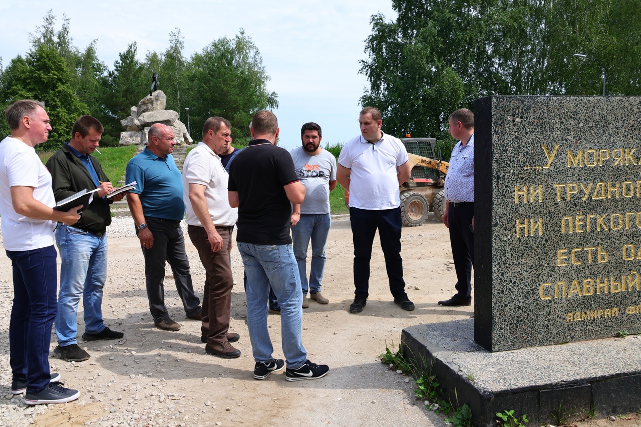 Виталий Артемов провел рабочую встречу в парке Морской Славы