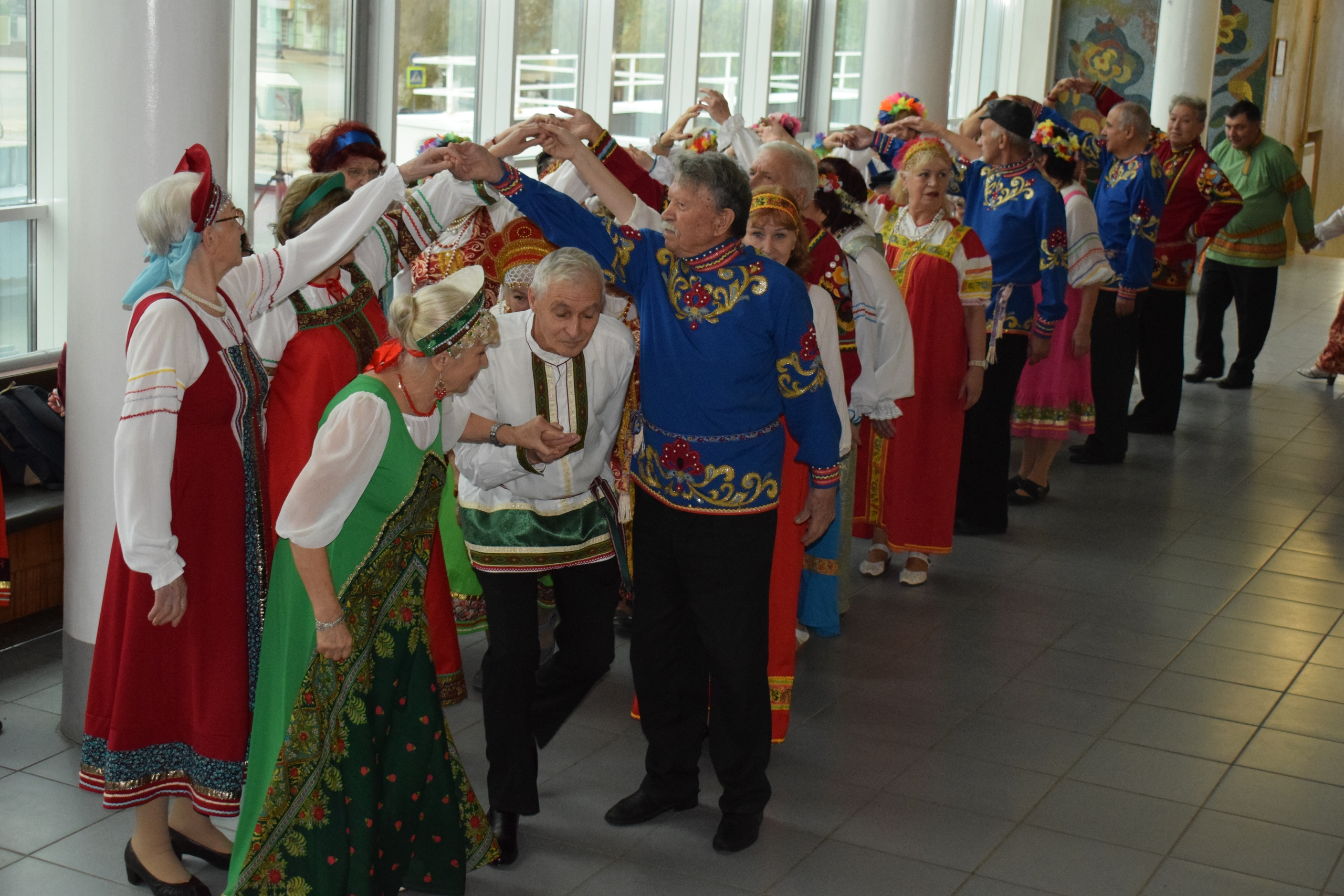 Танцевальное единство народов: в МКЦ прошел торжественный Бал 