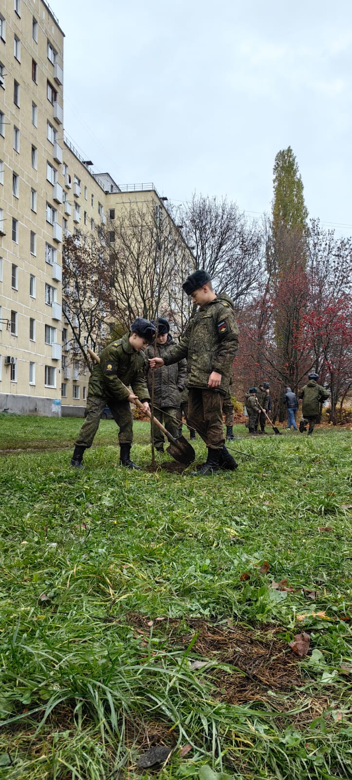 Школьники Рязани приняли участие в озеленении города
