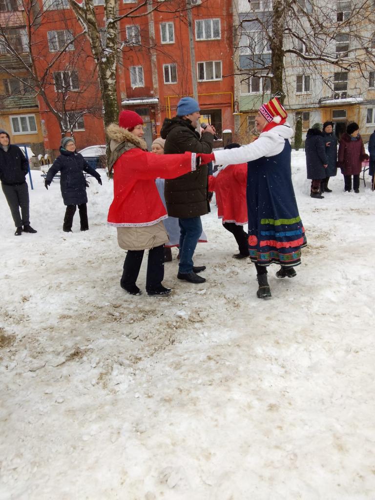 Для жителей микрорайона Бутырки прошли народные гуляния, посвященные Масленице