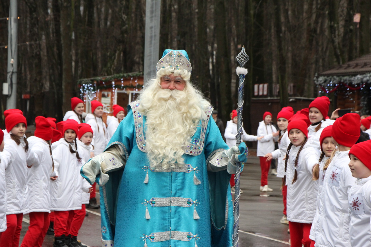 В Лесопарке отметили День рождения Деда Мороза