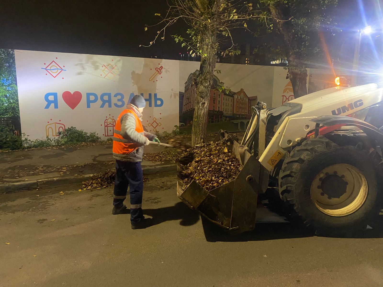 Дирекция благоустройства проводит уборку города