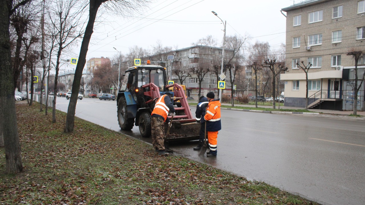В Рязани продолжается уборка улиц