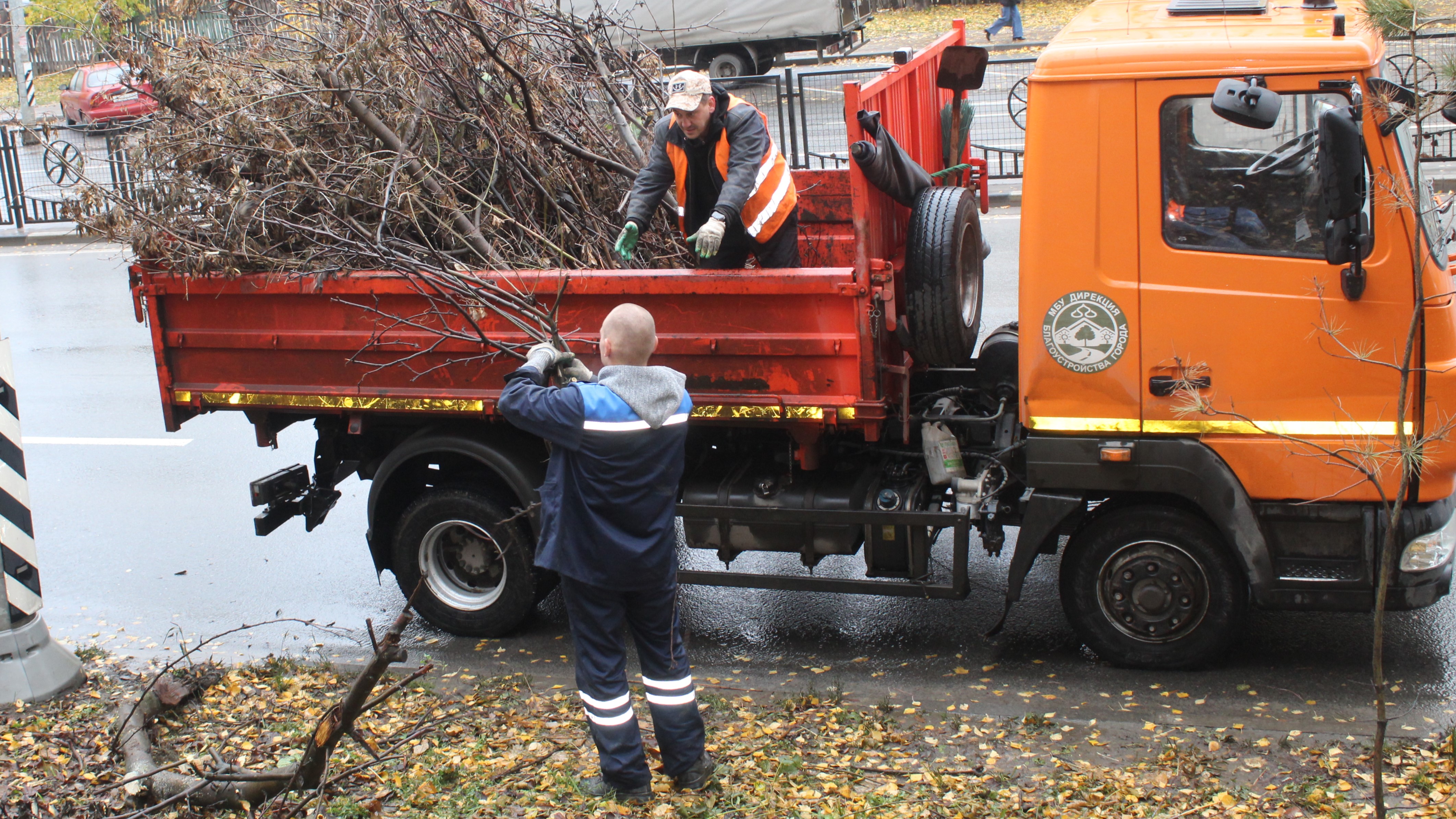 В городе работает коммунальная техника