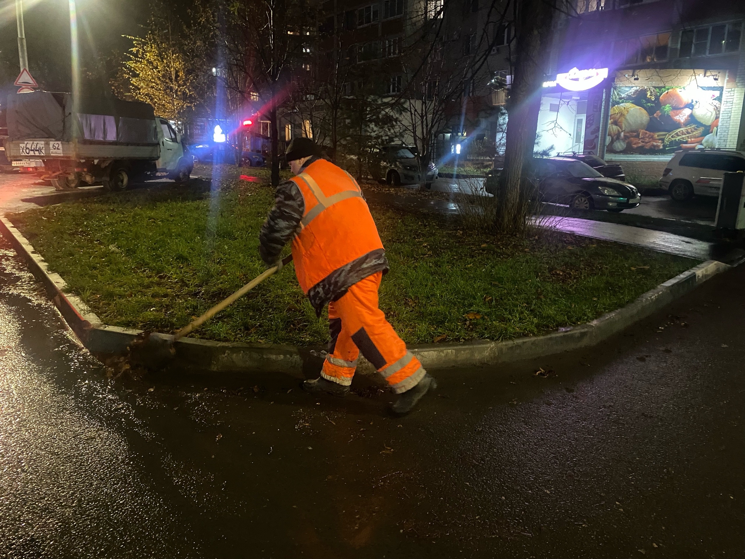 Ночью в городе работала спецтехника ДБГ