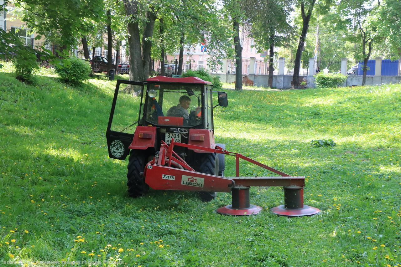 Высадка цветов и выкашивание травы: в Рязани продолжаются работы по благоустройству