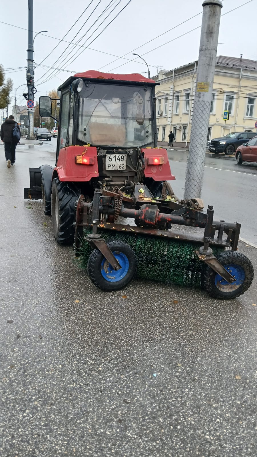 В городе работает коммунальная техника
