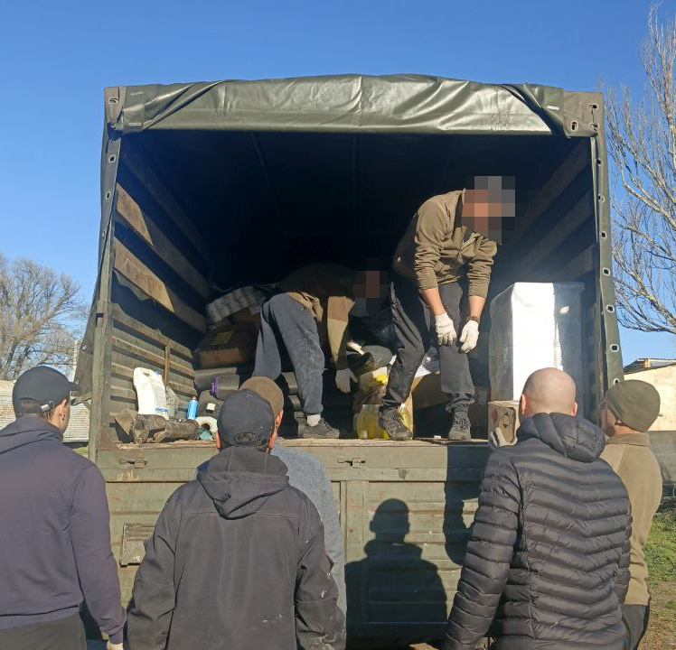 В зону СВО доставили очередной гуманитарный груз
