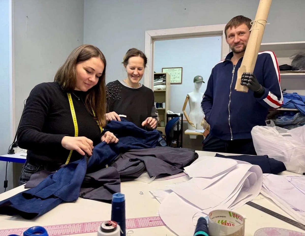 Павел Малков: Рязанский центр «Забота и милосердие» запустил проект «Ателье адаптивной одежды»