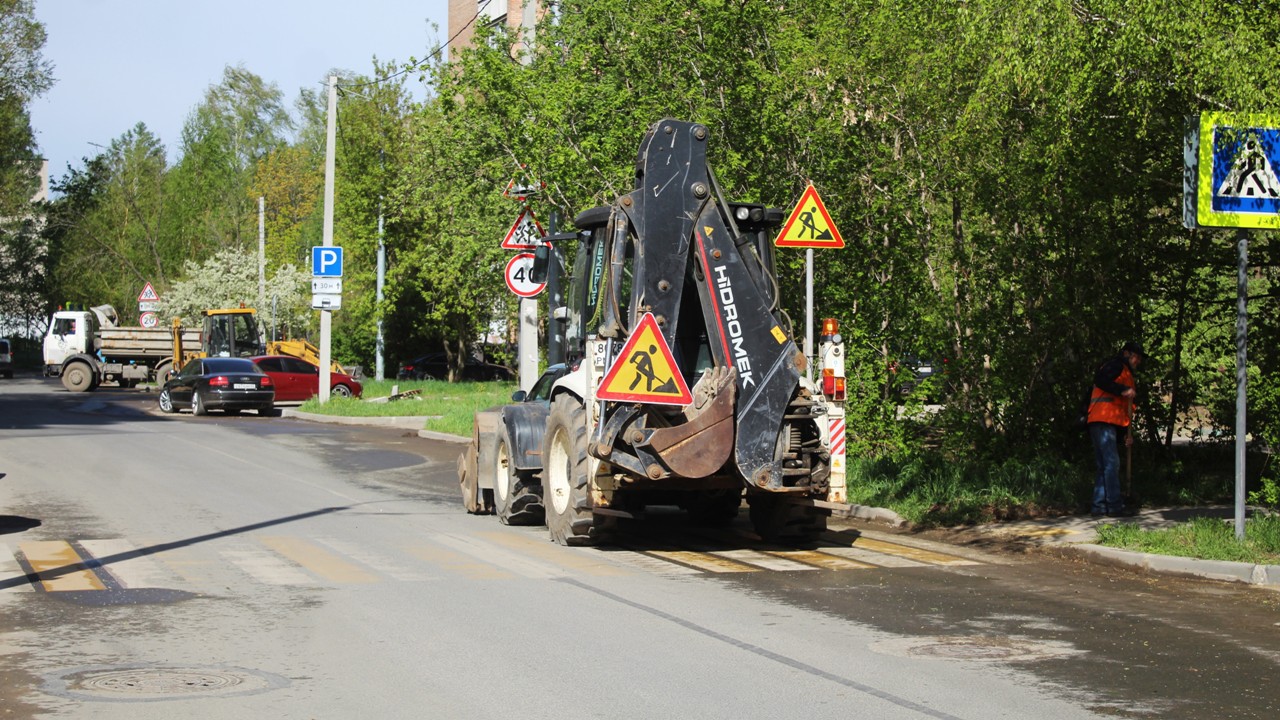 В городе продолжается уборка территорий