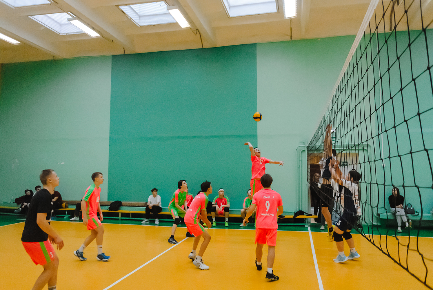 В Московском районе прошел турнир по волейболу среди юношей  и девушек, посвященный Дню народного единства