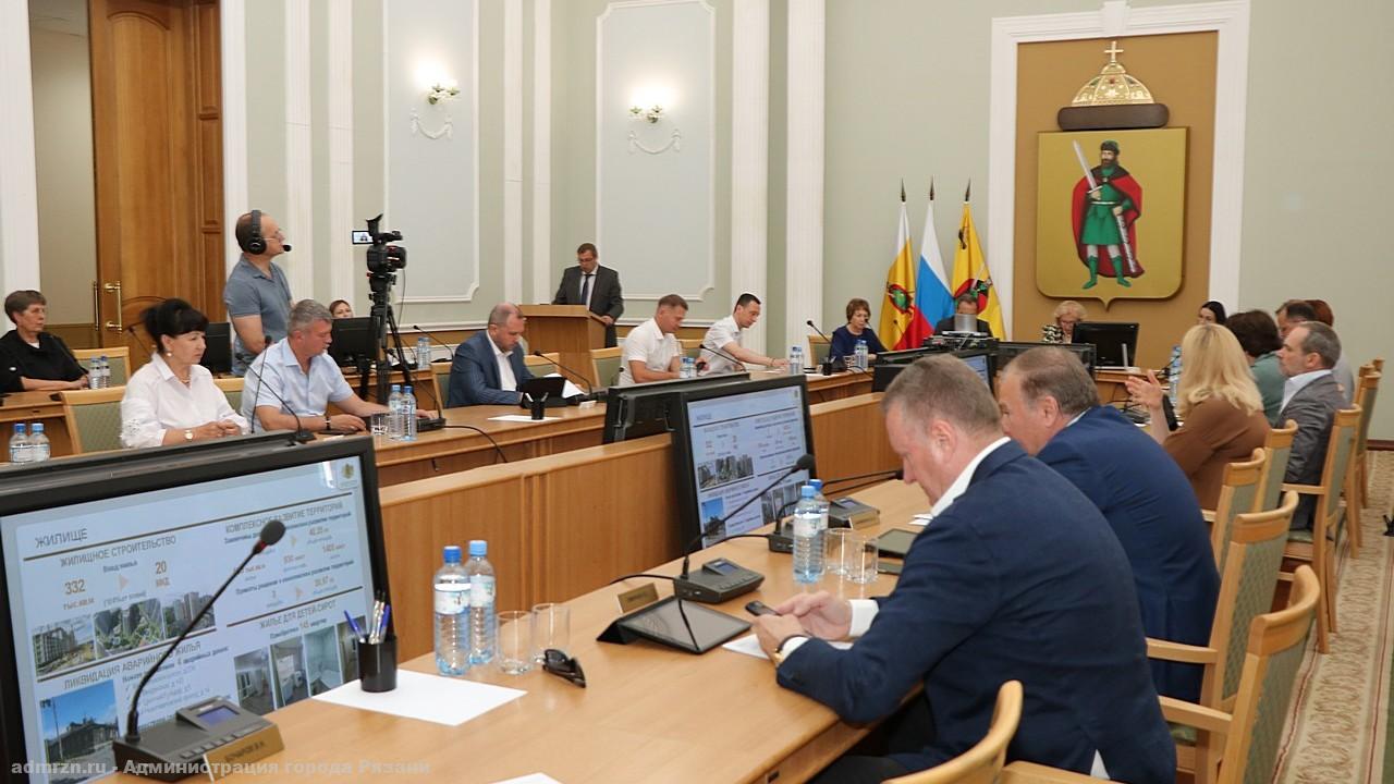 В ходе отчета о деятельности администрации города за 2022 год Виталий Артемов ответил на вопросы депутатов