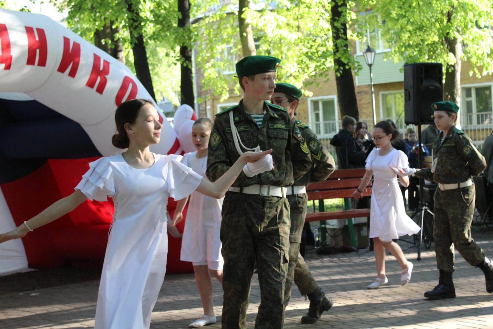 В парках, дворах и поселках продолжаются праздничные мероприятия, посвященные юбилею Великой Победы 