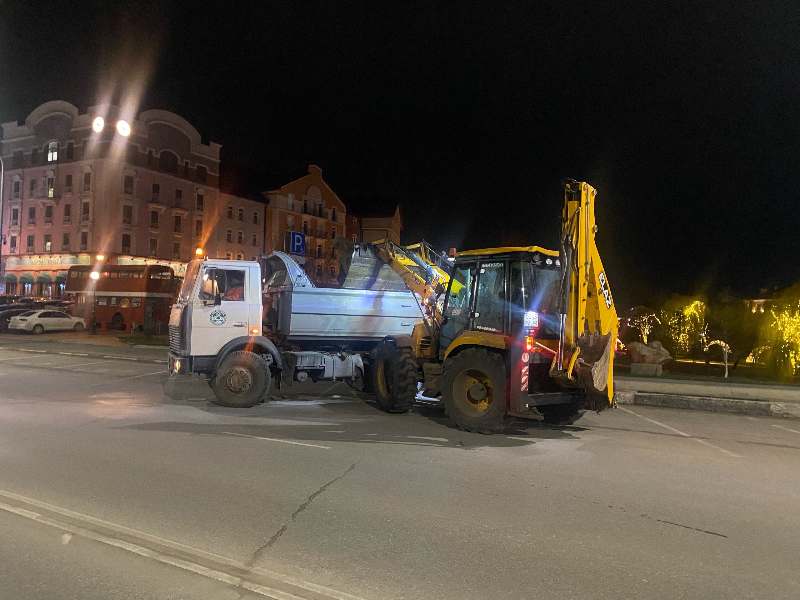 Ночью в Рязани подметали дороги и тротуары