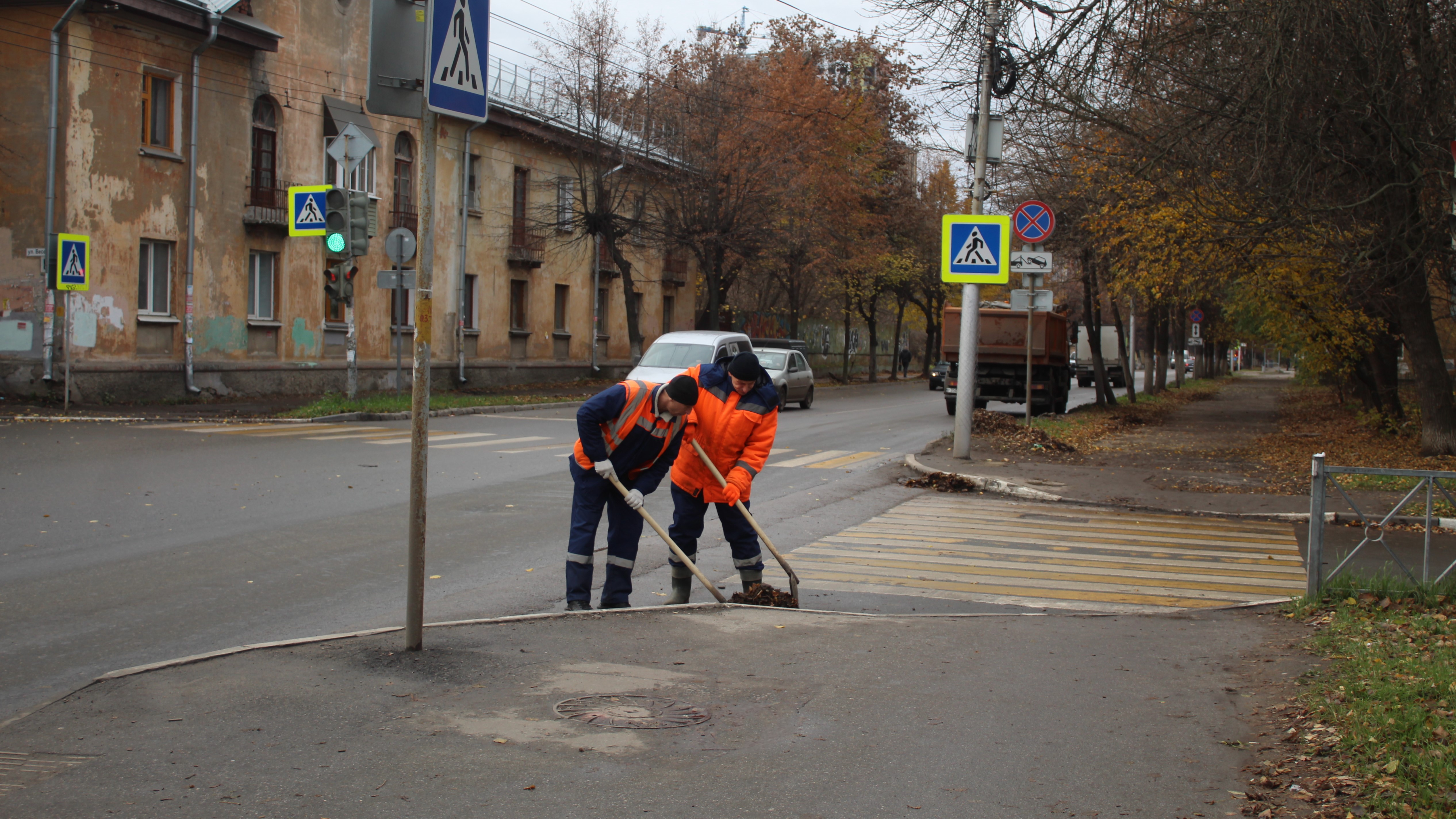 В городе продолжается уборка и благоустройство территорий   