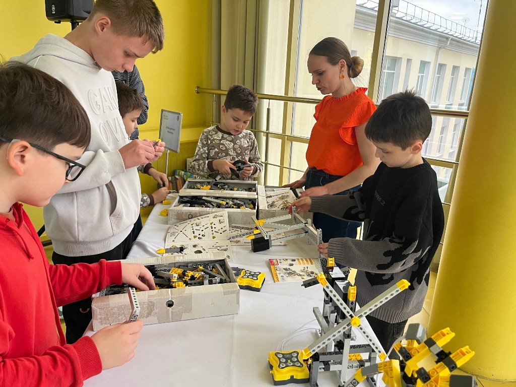 Для юных рязанцев прошел праздник в рамках межрегионального конкурса изобретений «Научный-нескучный»
