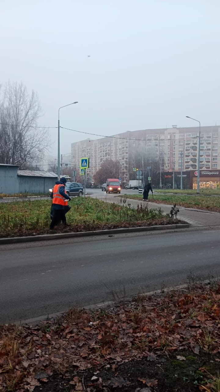 В Рязани продолжаются работы по уборке и благоустройству  