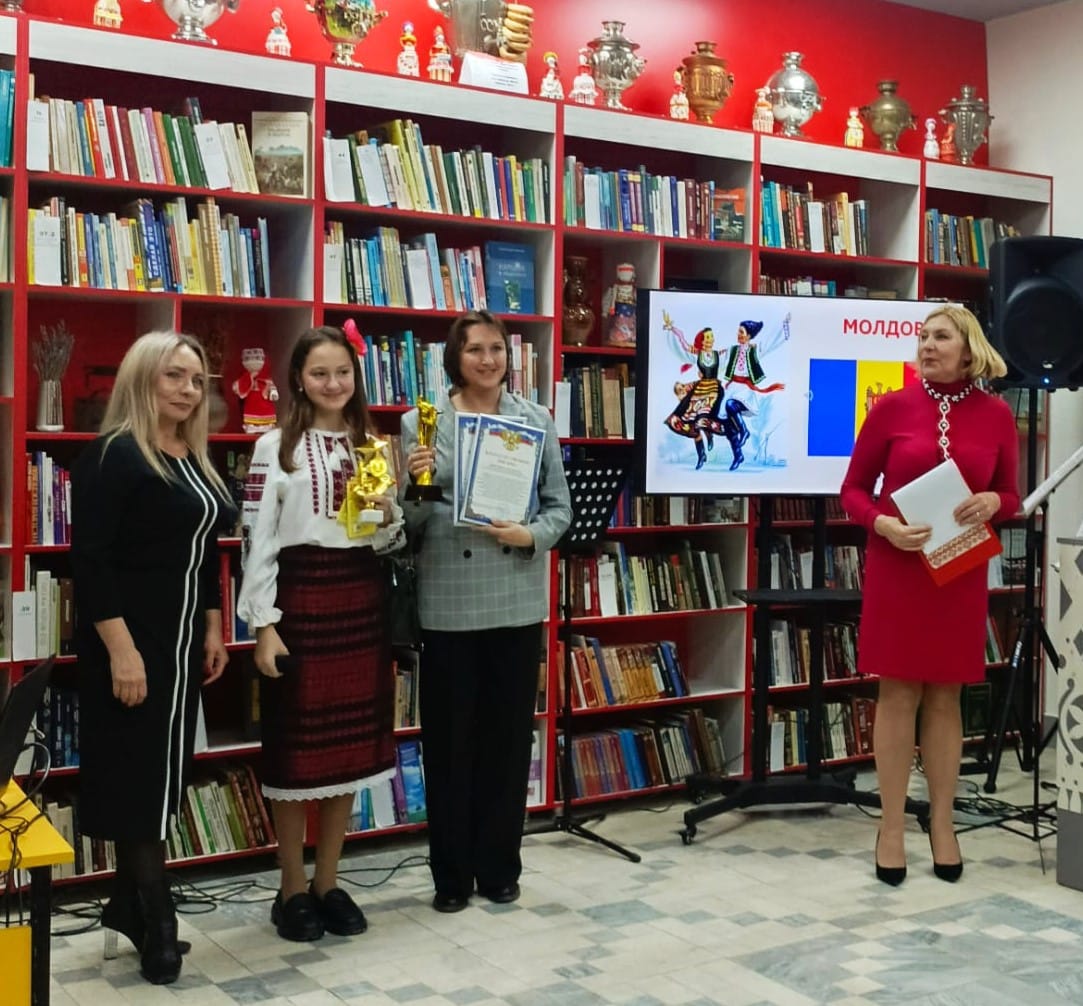 В Московском районе прошел праздник «Россия - симфония народов», посвященный Дню народного единства