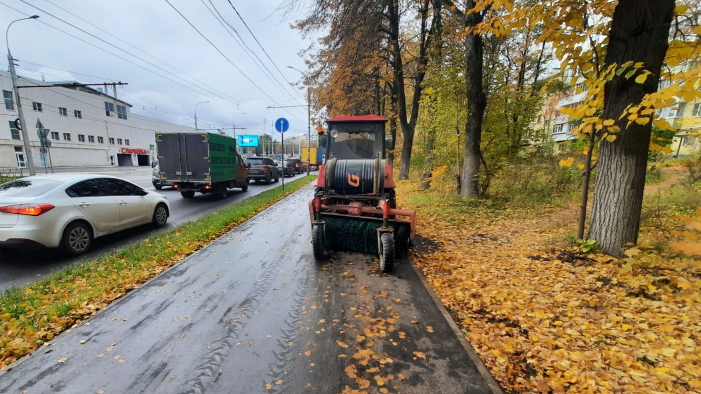 В городе проводится уборка территорий