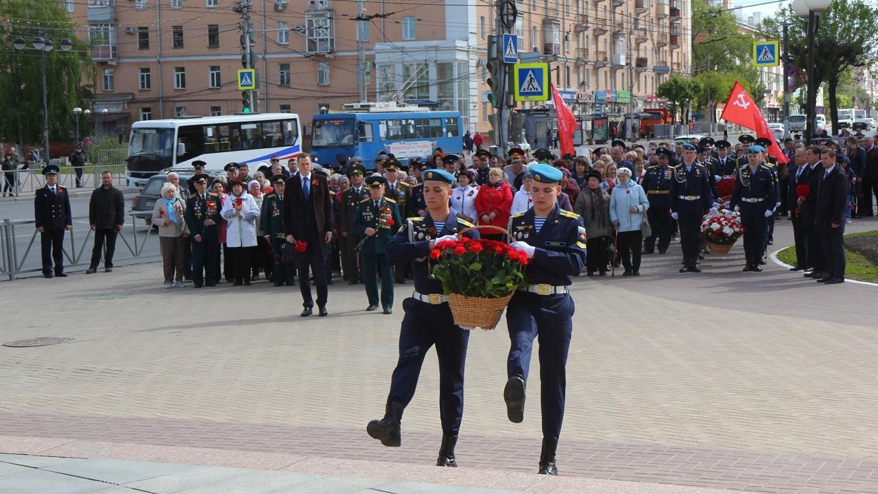 Праздник Победы в Рязани начался с церемонии возложения цветов к Вечному огню