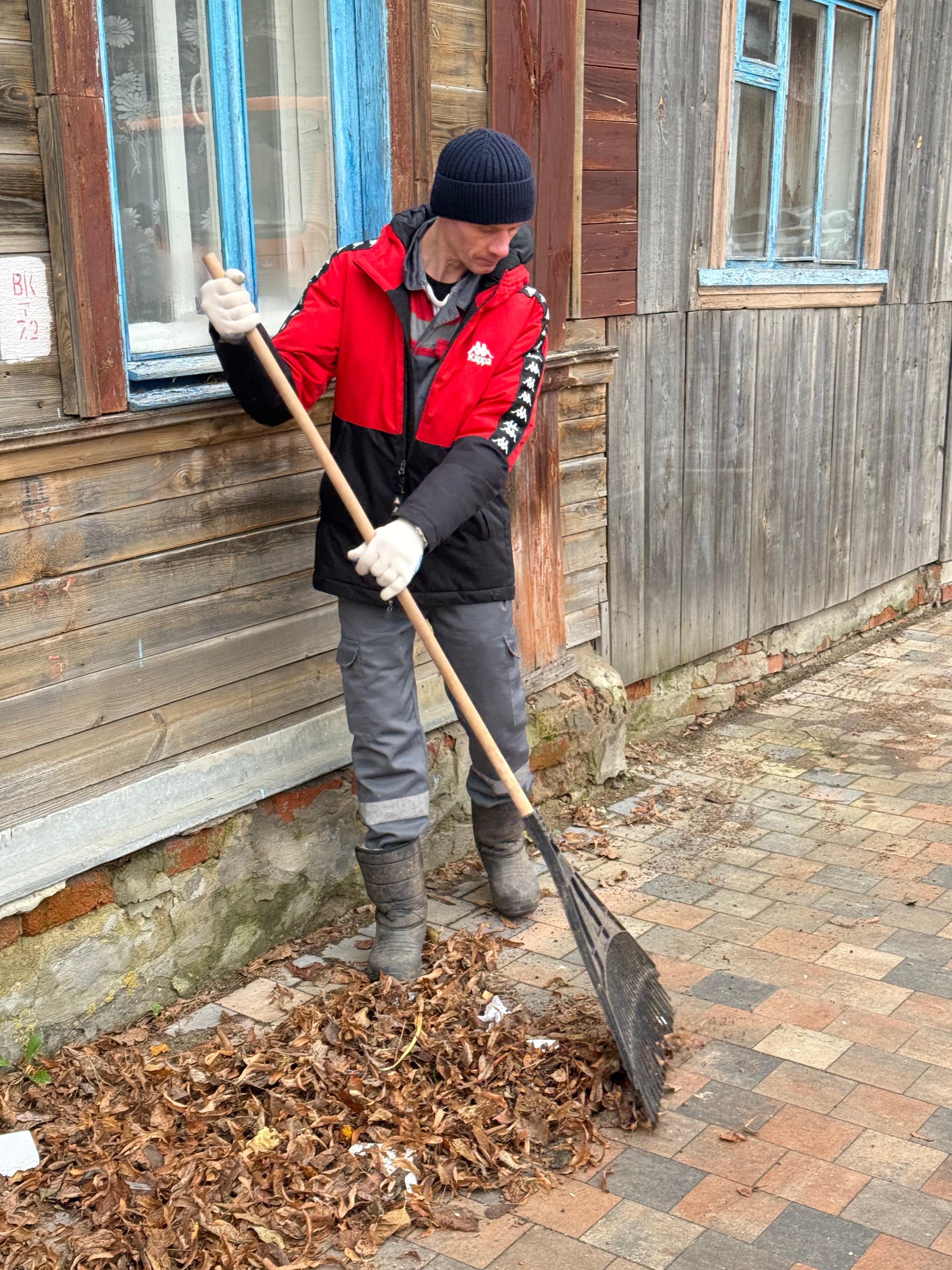 В Рязани продолжаются работы по уборке и благоустройству 