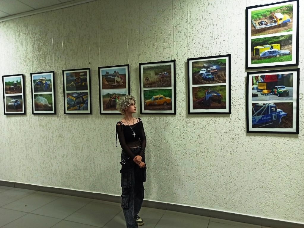 К 930-летию Рязани открылась фотовыставка «Автоспорт»