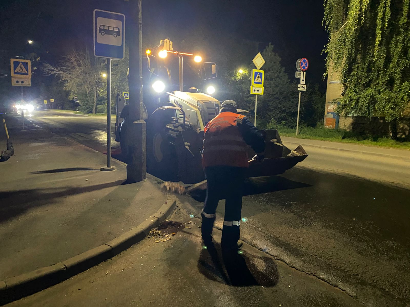 Ночью в городе работала коммунальная техника