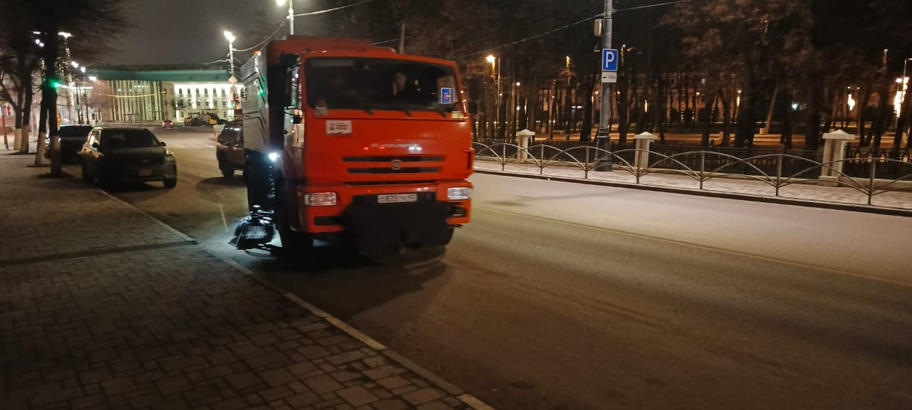 Дирекция благоустройства проводит уборку города