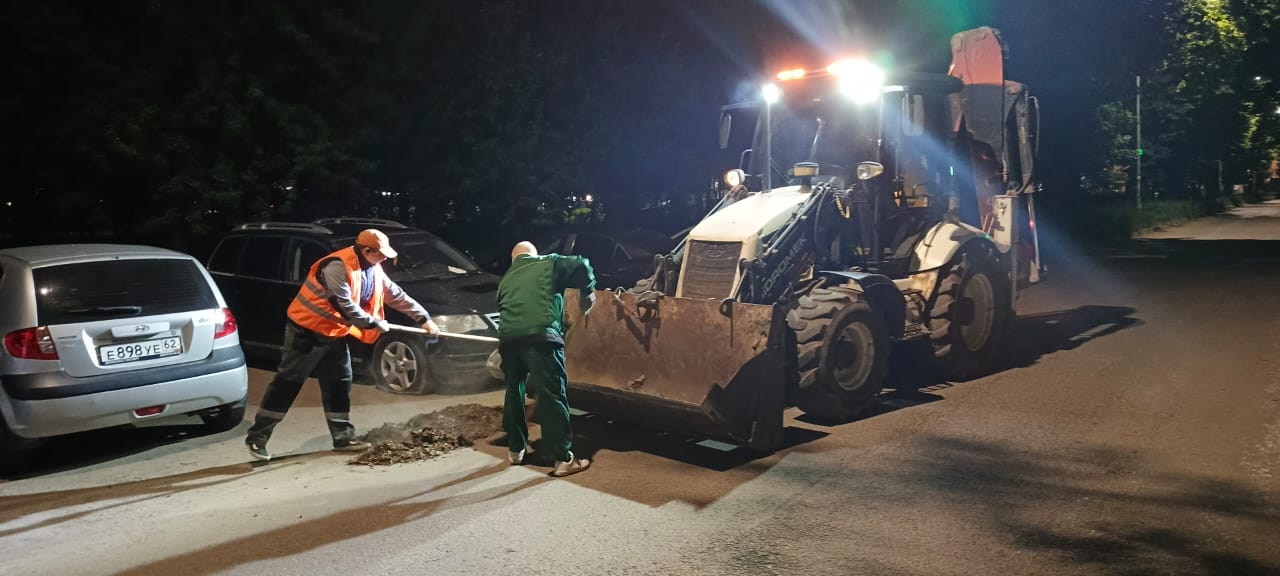 Ночью в городе работала коммунальная техника