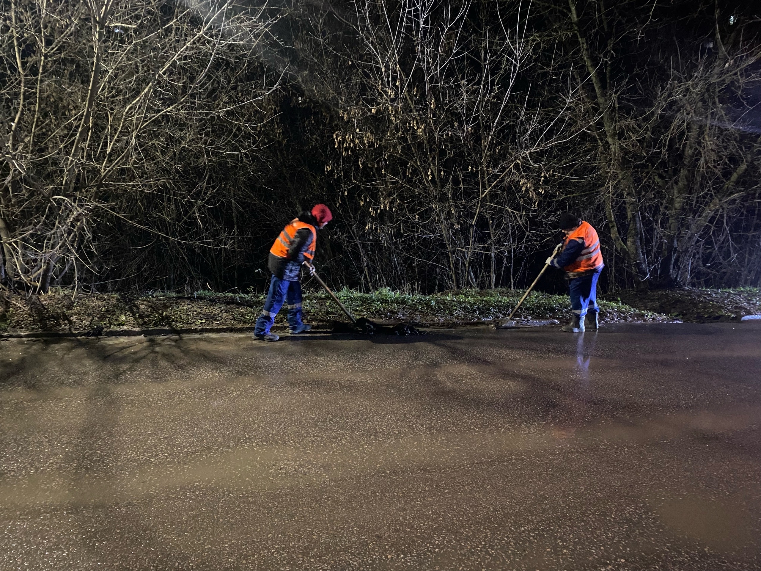 Ночью в городе работала спецтехника ДБГ   