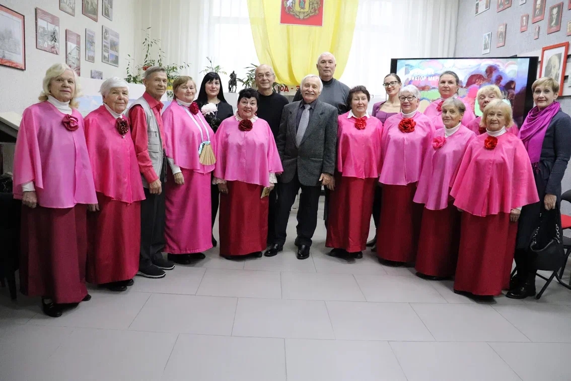 В Есенинке открылась осенняя художественная выставка