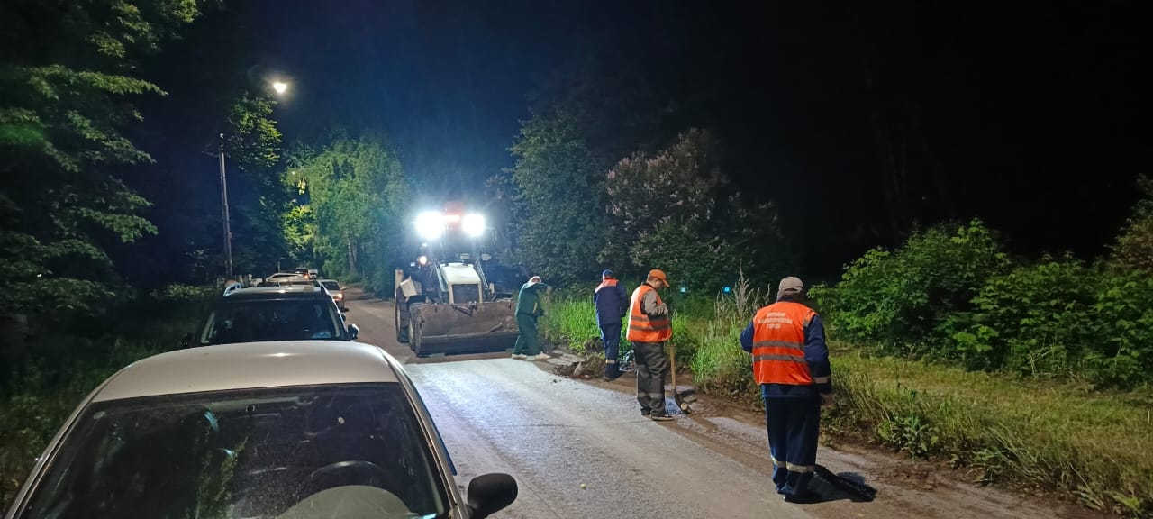 Ночью в городе работали коммунальные службы
