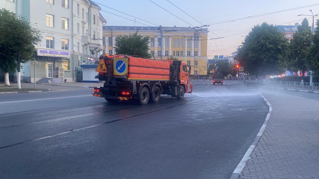 Ночью в городе работала спецтехника