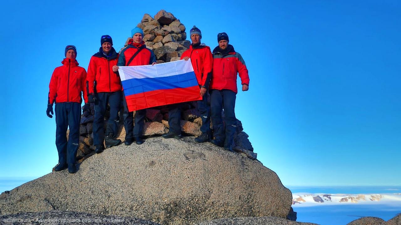 Верхний городской парк приглашает горожан на уникальную лекцию и кинопоказ под открытым небом