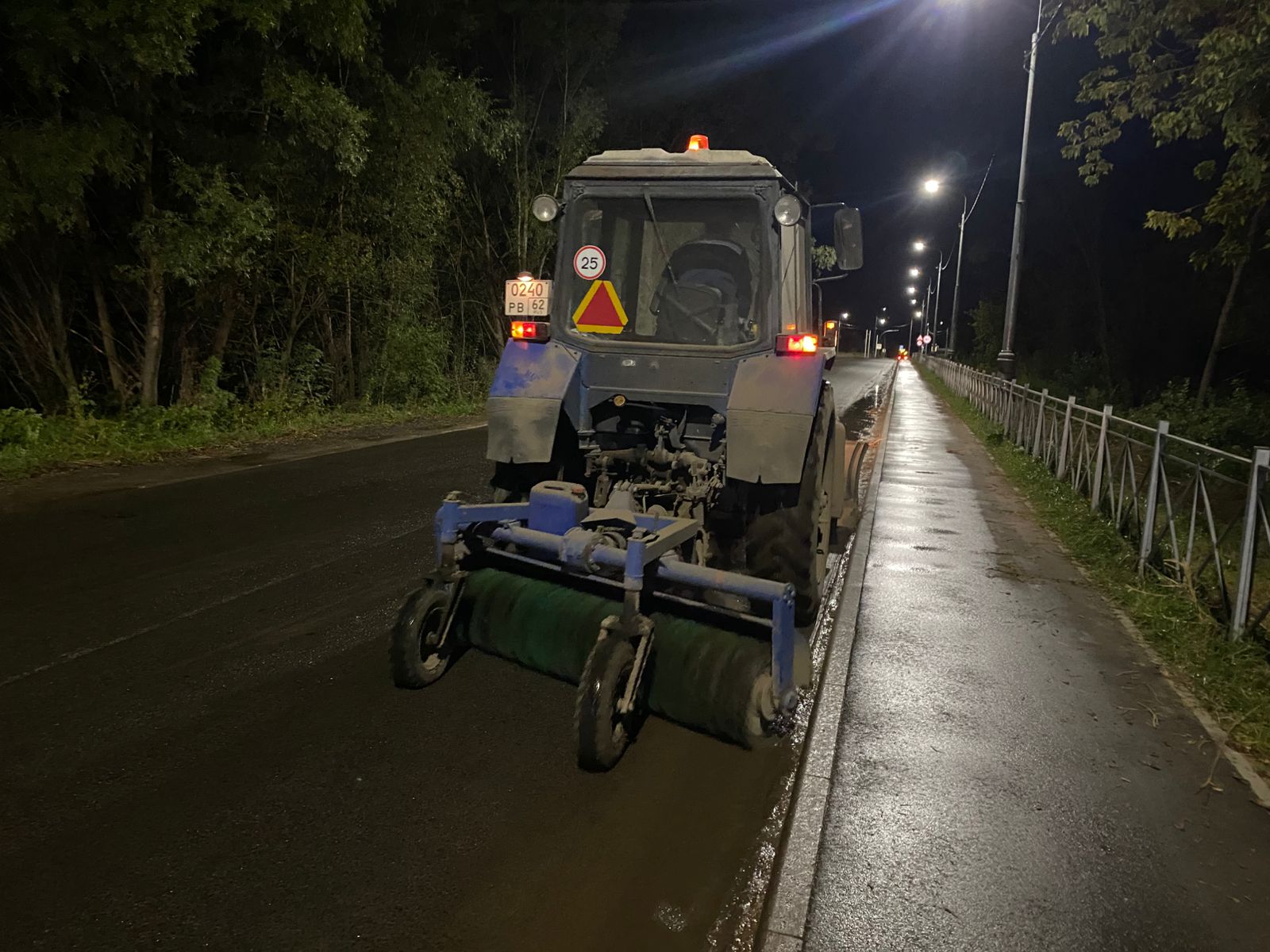 Ночью в городе работала коммунальная техника