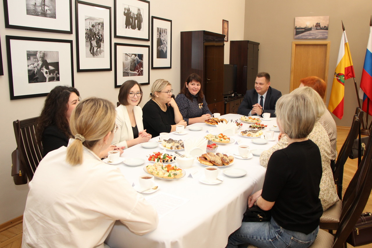 Борис Ясинский поздравил рязанских матерей с наступающим праздником