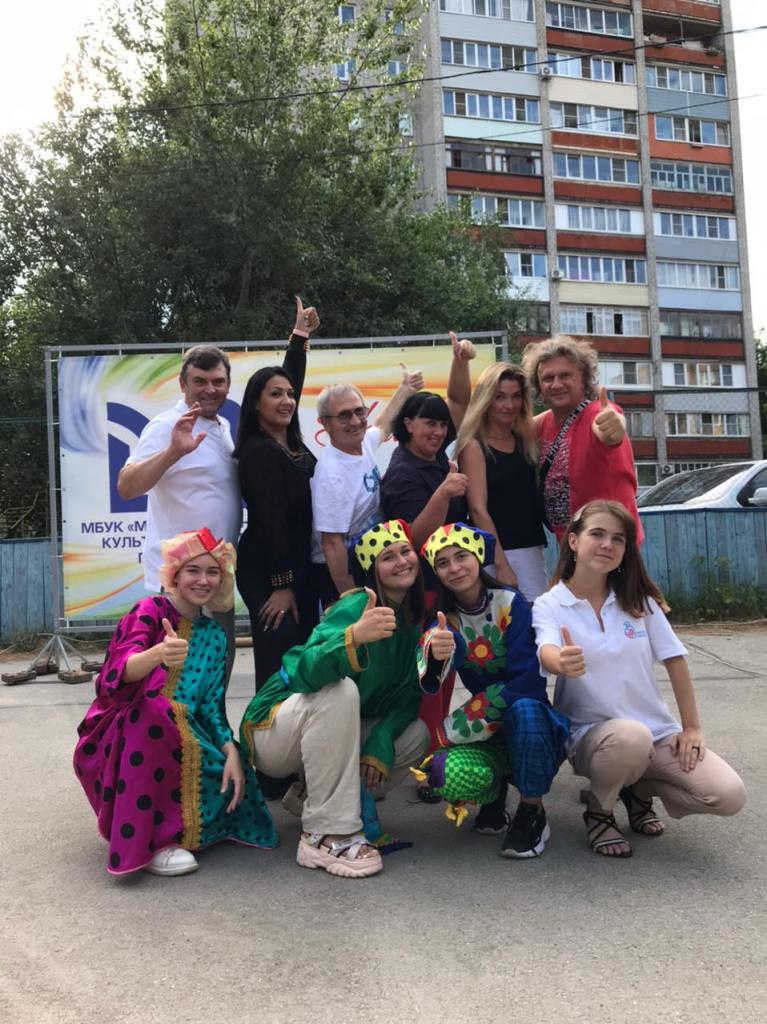 На улице 2-е Бутырки прошёл праздничный концерт