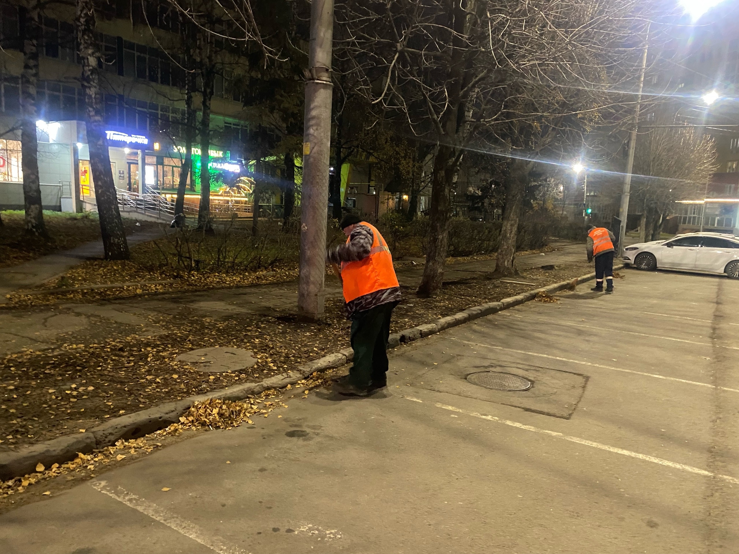 Дирекция благоустройства проводит ночную уборку 