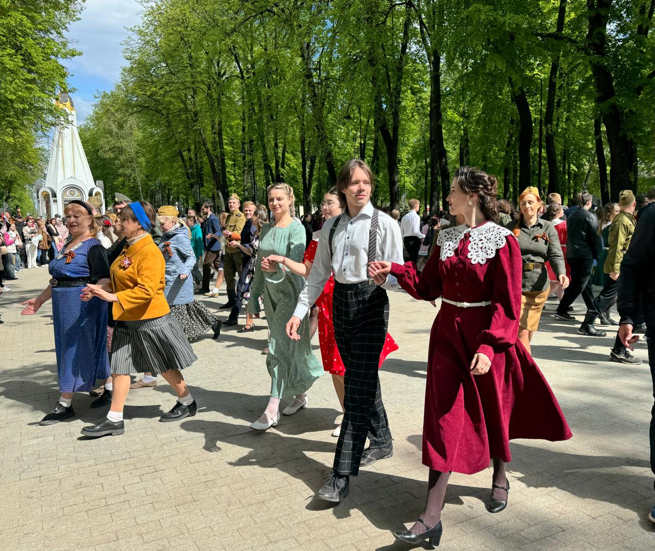 В сквере на Соборной площади прошли традиционные народные гуляния «Парк Победы» В сквере на Соборной площади прошли традиционные народные гуляния «Парк Победы»