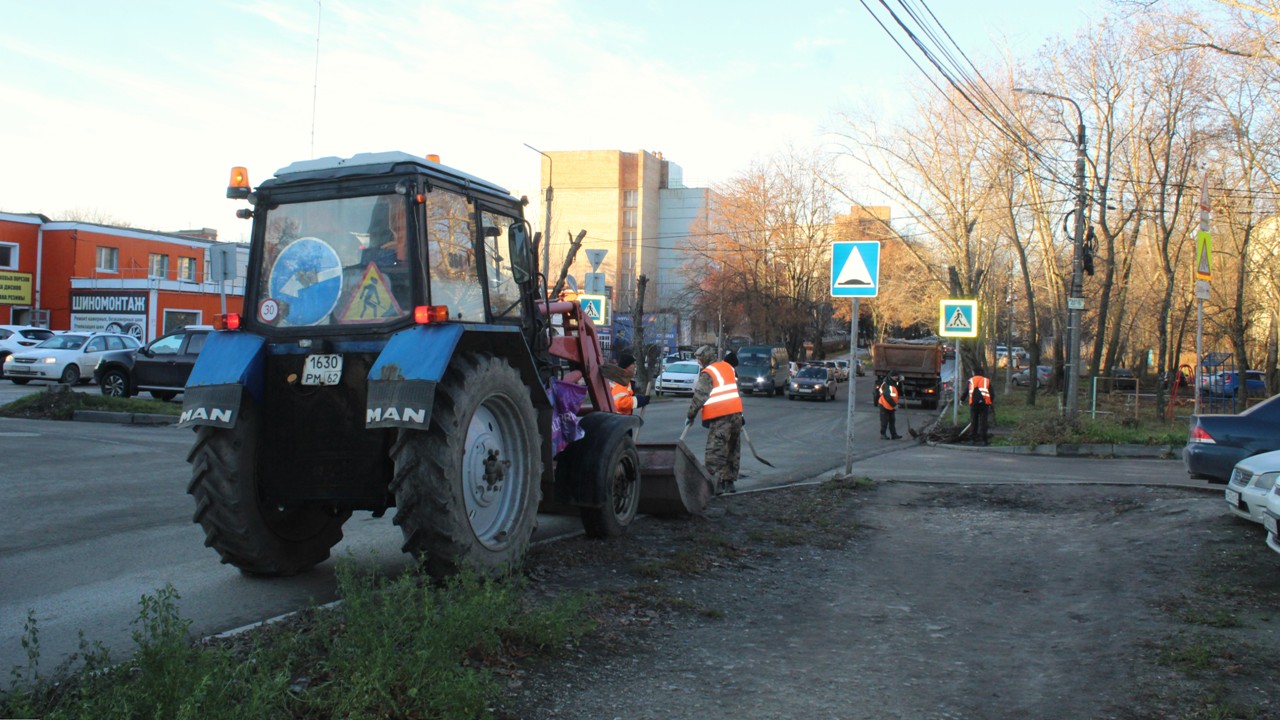 Спецтехника ДБГ работает на городских дорогах и тротуарах
