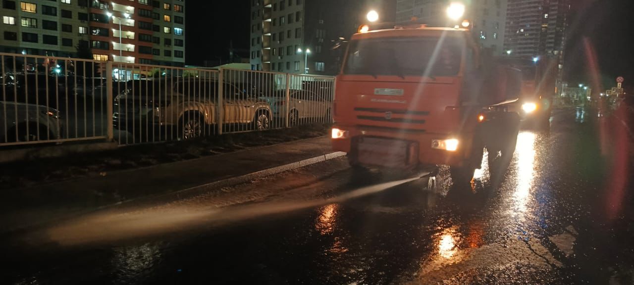 Ночью в городе работала спецтехника ДБГ